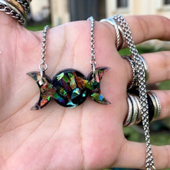 Black & iridescent glitter resin moon phase - Picture 5 of 13